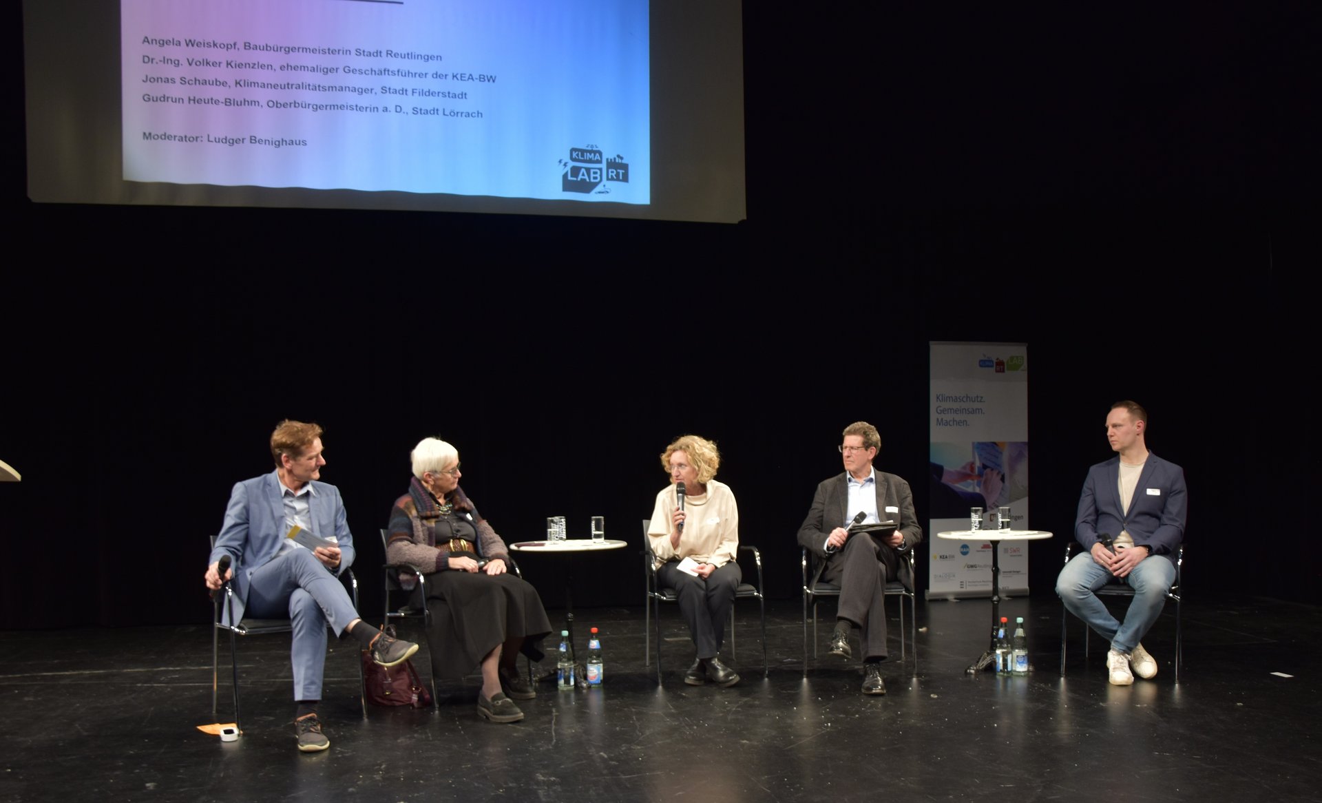 Podiumsdiskussion „Jetzt handeln für Klimaneutralität!“ mit Vertreterinnen und Vertretern aus Politik, Verwaltung und Praxis. (Foto: Hochschule Reutlingen)