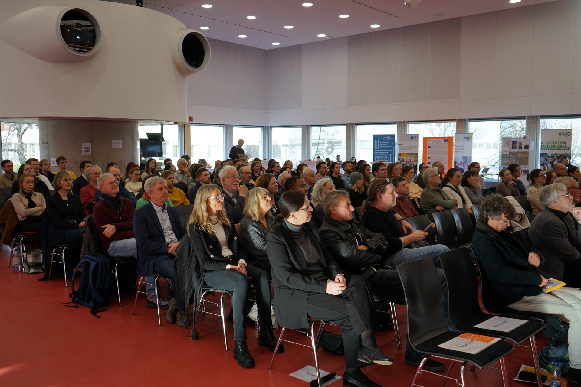 Großes Interesse am Umwelttag – mehr als 130 Teilnehmende kamen an die Hochschule und diskutierten über Wege zu einer nachhaltigen Zukunft.