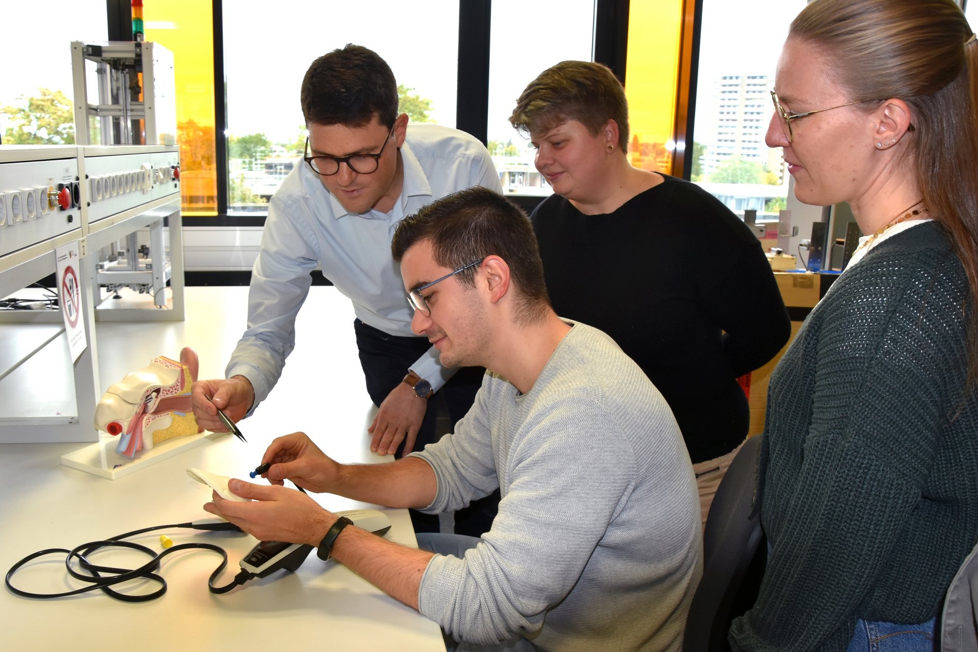 Studierende und Professor