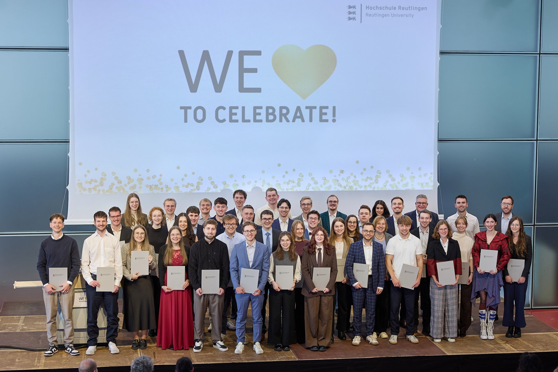 Die Semesterbesten der Hochschule Reutlingen wurden in der Aula geehrt. 